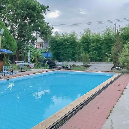 Rumah Panggung Guest House Syariah Mitra Reddoorz Cirebon Exterior foto