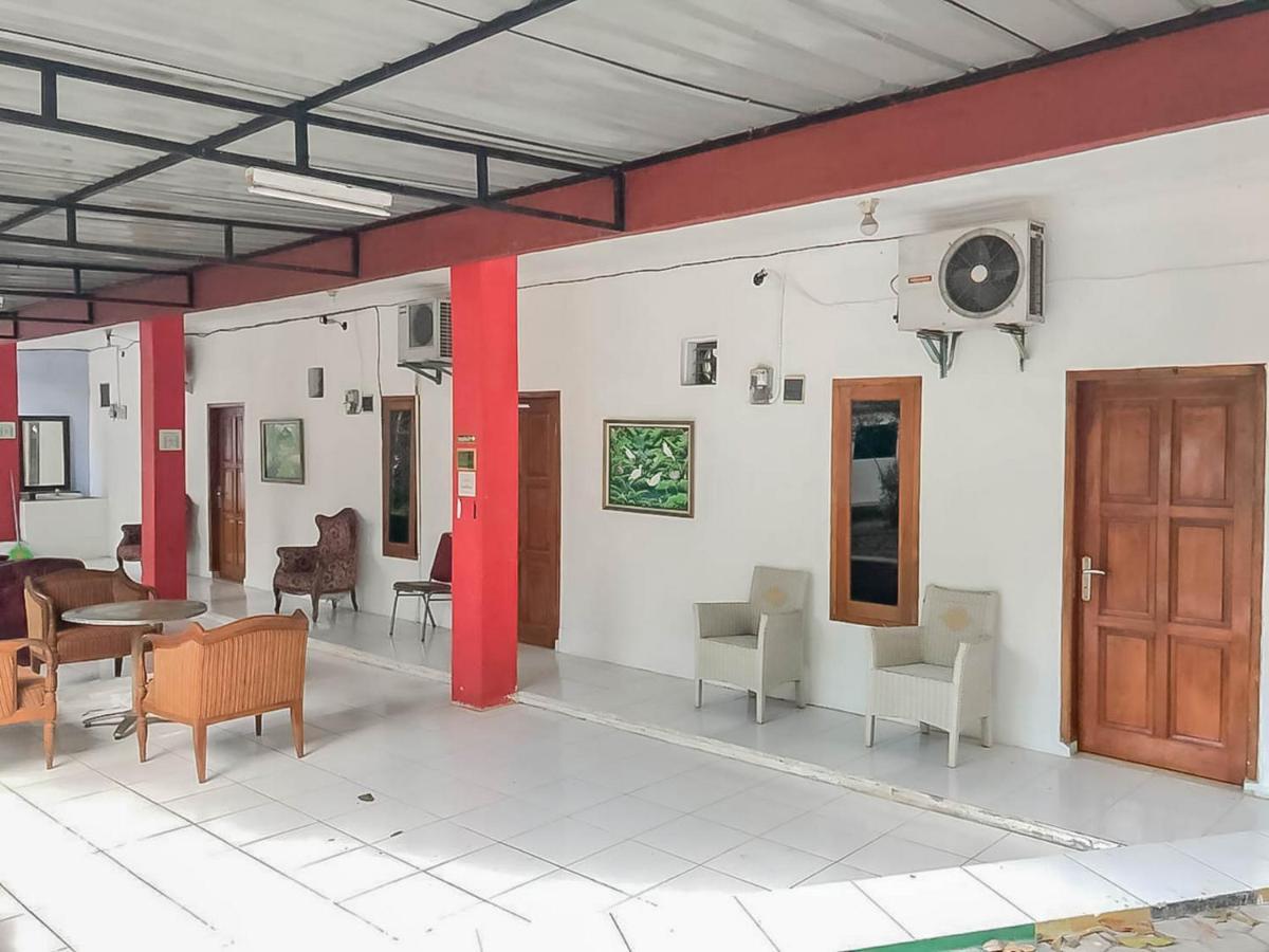 Rumah Panggung Guest House Syariah Mitra Reddoorz Cirebon Exterior foto